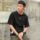 Áo thun nam mùa hè: chọn chất liệu và form theo vóc dáng