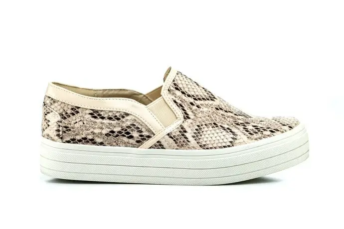 Chọn giày sneaker đế cao phù hợp