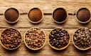 Cách chọn cà phê rang xay ngon: giống, độ rang và phương pháp pha