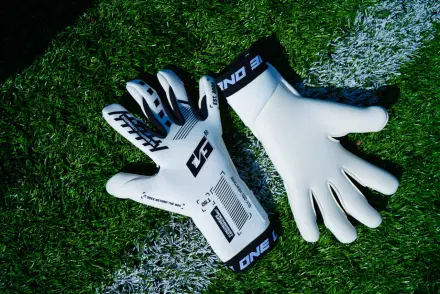 Top One Gloves ngon nhất hiện tại: Review găng tay thủ môn 2025 đáng mua nhất