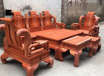 Top 10 mẫu bàn ghế phòng khách gỗ hương đẹp nhất hiện nay